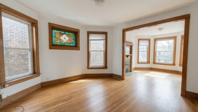 Foto del edificio - 1216 W Addison St