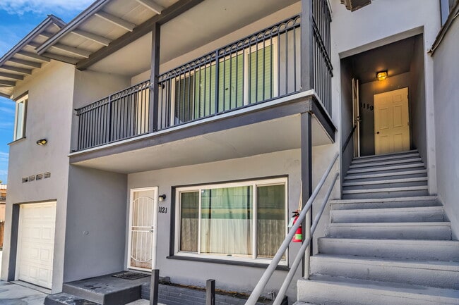 Building Photo - 1119 N Mayfield Ave