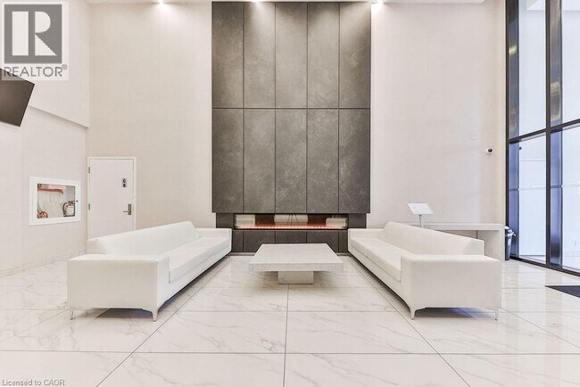 Building Photo - 15 Queen St S