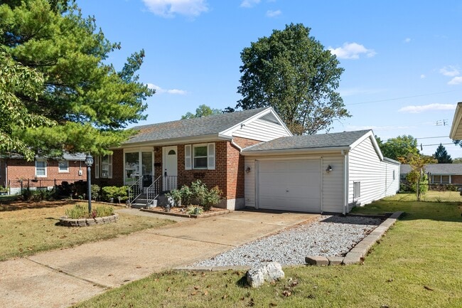 Building Photo - 1120 Gahan Dr