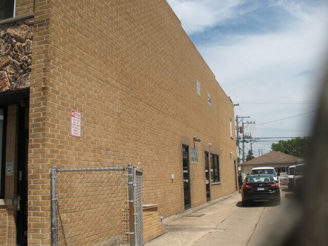 Foto del edificio - 6046 W Irving Park Rd