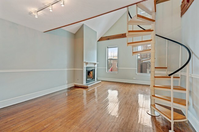 Building Photo - 2854 N Southport Ave