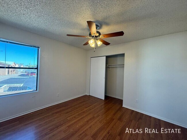 Building Photo - 465 W Ivyglen St