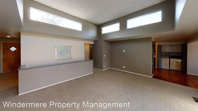 Building Photo - 3 br, 3 bath House - 692 Country Club Rd