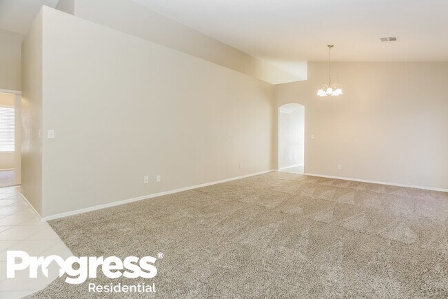 Foto del edificio - 611 Snake Charmer Ave