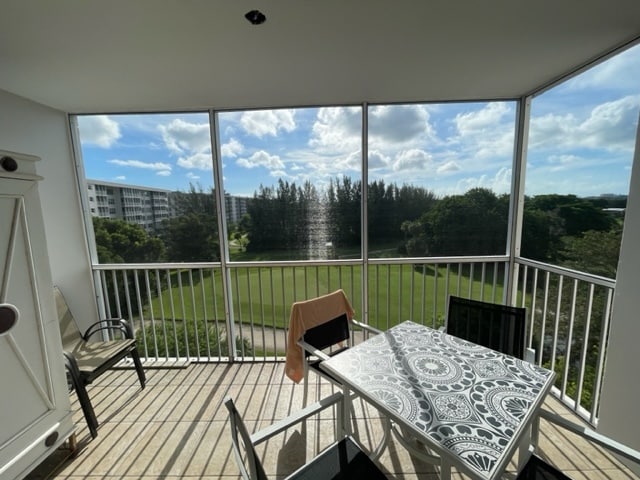 ¡Excelente ubicación! - 3250 N Palm Aire Dr