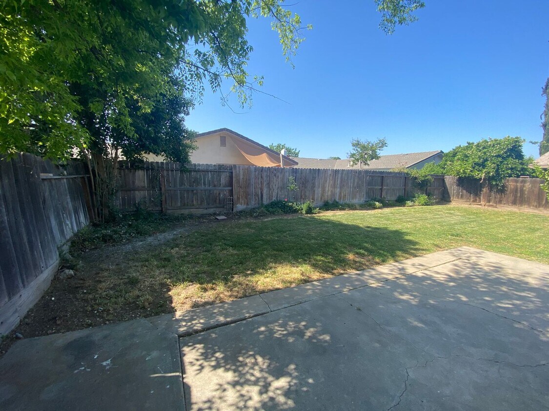 Primary Photo - COZY HOME! APPLY NOW!