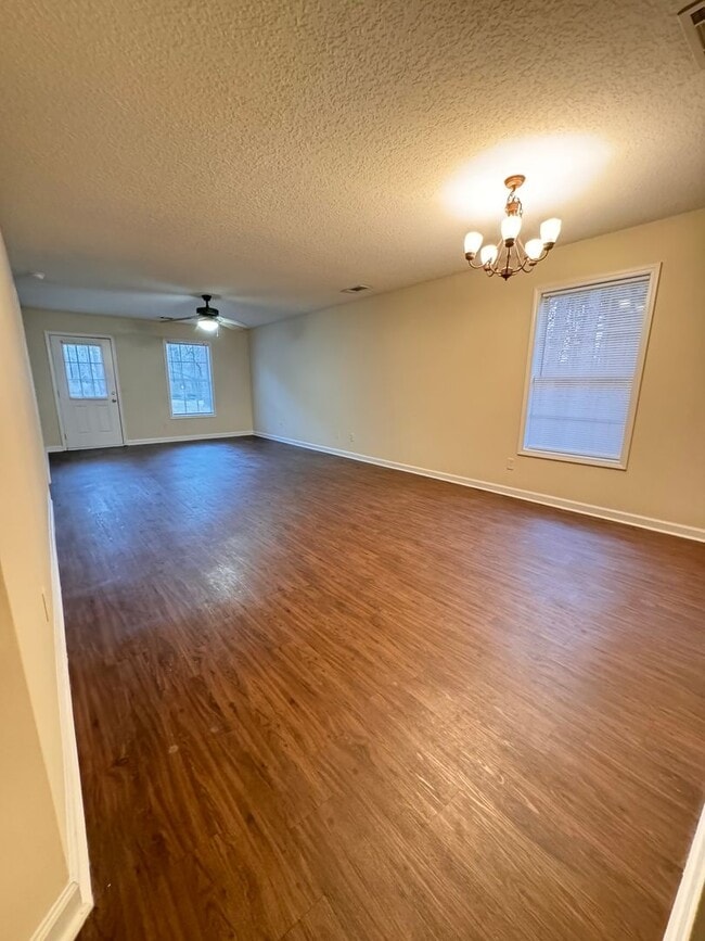 Foto del edificio - 101 Lindsay Ct