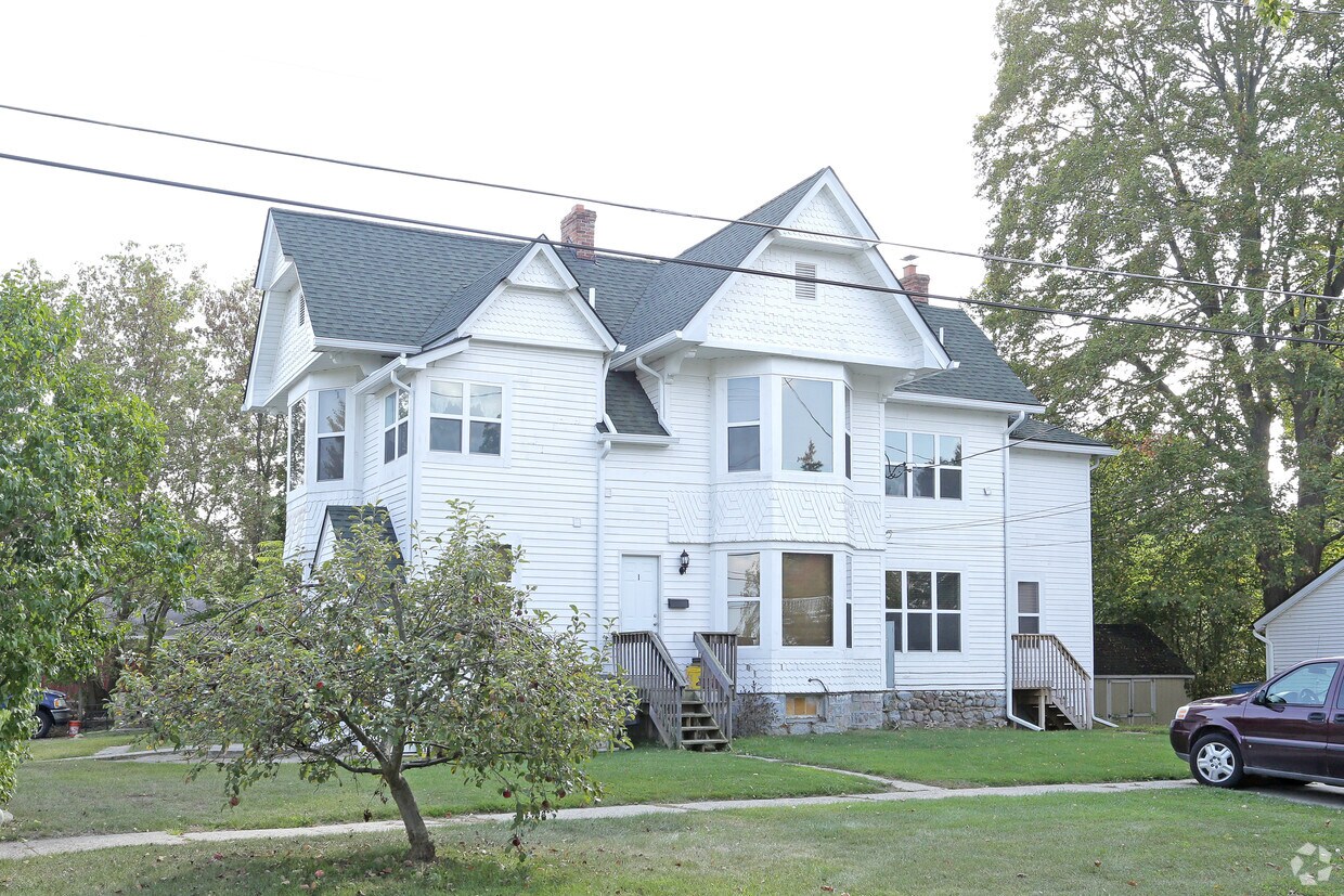 Building Photo - 102 S 1st St