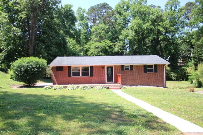 Building Photo - Beautiful All Brick Home in Powell