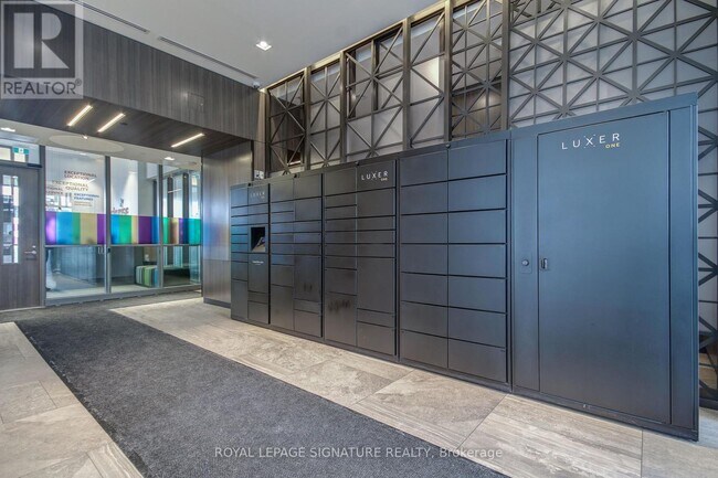 Photo du bâtiment - 2550-2550 Eglinton Ave W