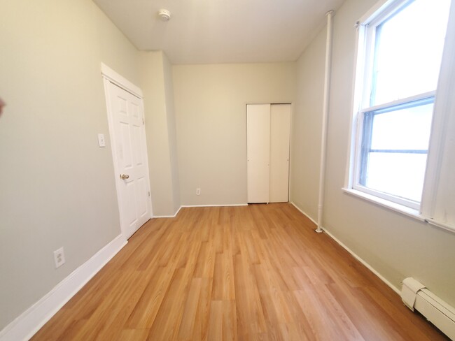 Building Photo - 267 Chadwick Ave
