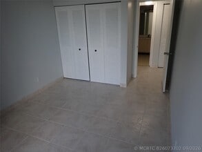 Building Photo - 106 Lake Emerald Dr