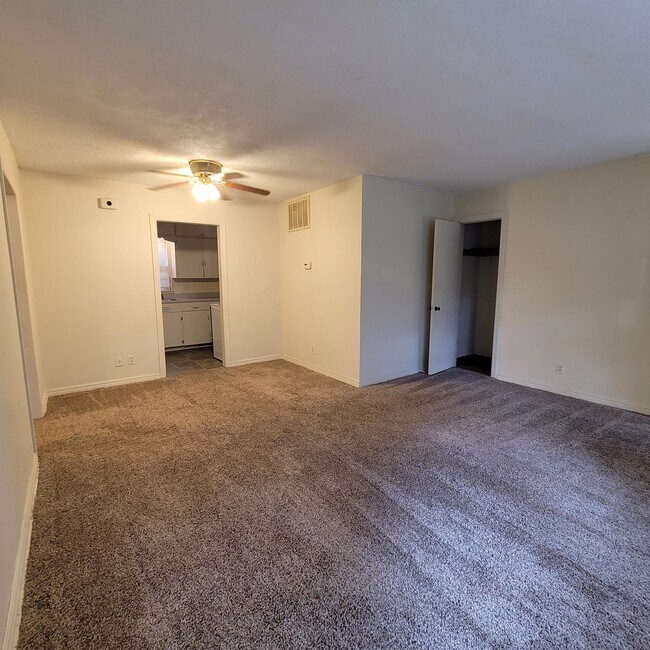 Building Photo - 928 Dellrose
