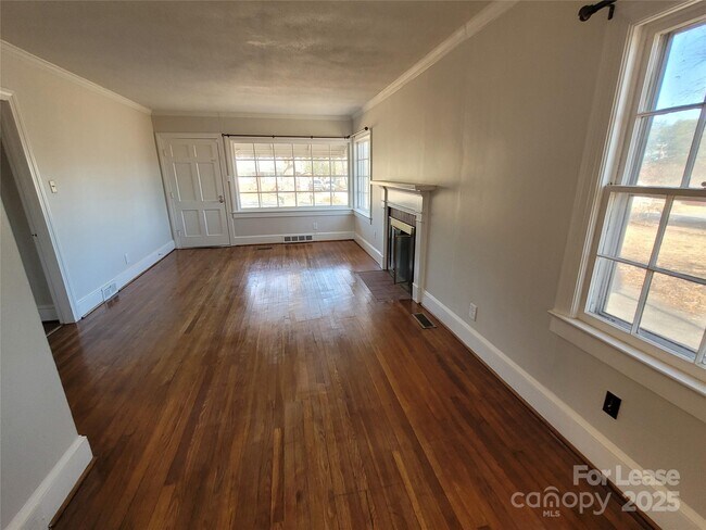 Foto del edificio - 438 Coolidge Ave