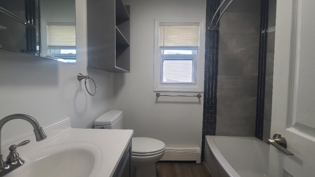Foto del edificio - 589 Bramhall Ave