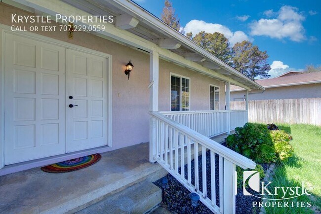 Building Photo - Wonderfully spacious home with incredible,...