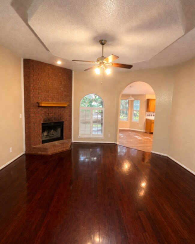 Foto del edificio - AVAILABLE MID MAY ; APPLY TODAY ON OUR WEBSITE!!!