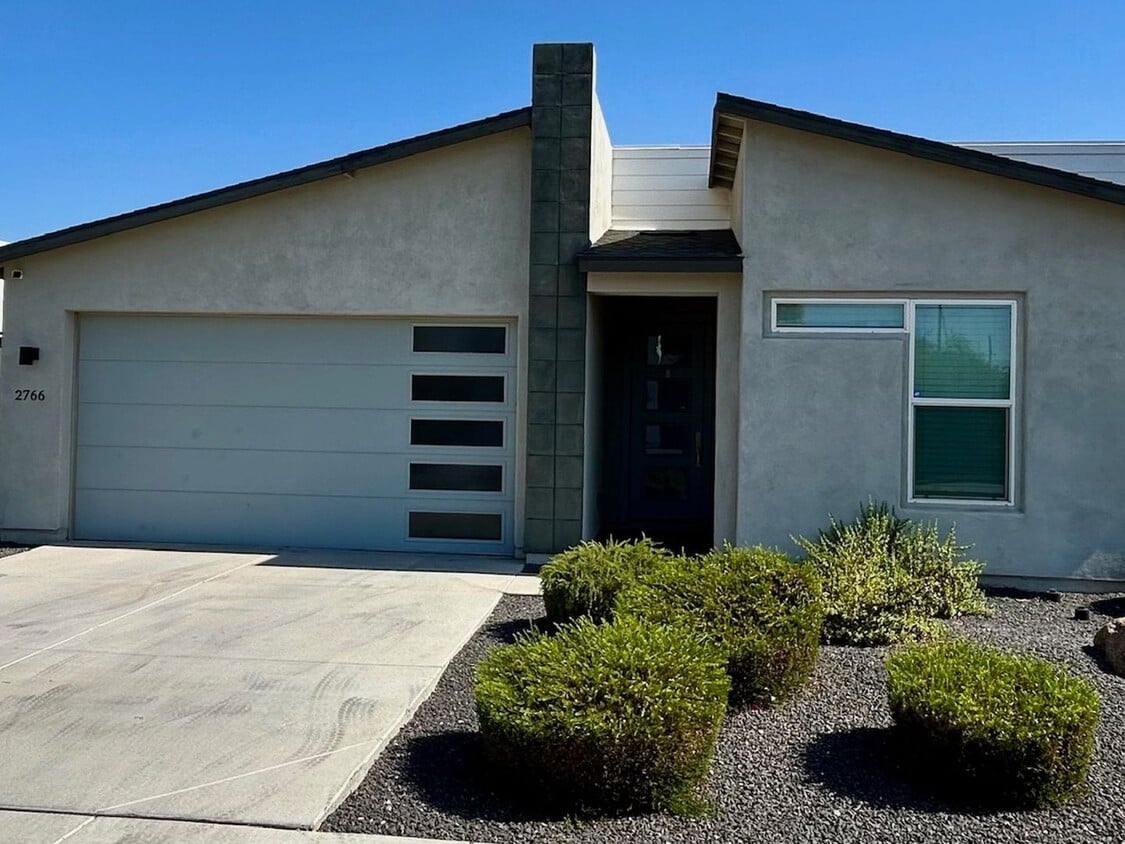Primary Photo - Modern-Fully Furnished-Home for Rent