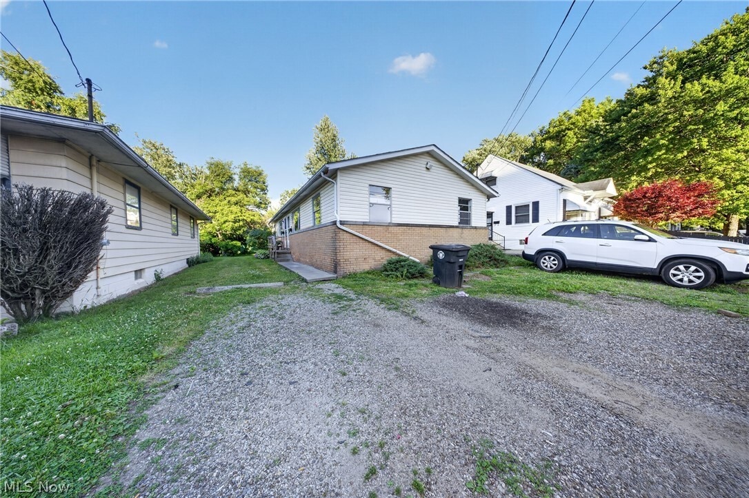 Building Photo - 1095 St Michaels Ave