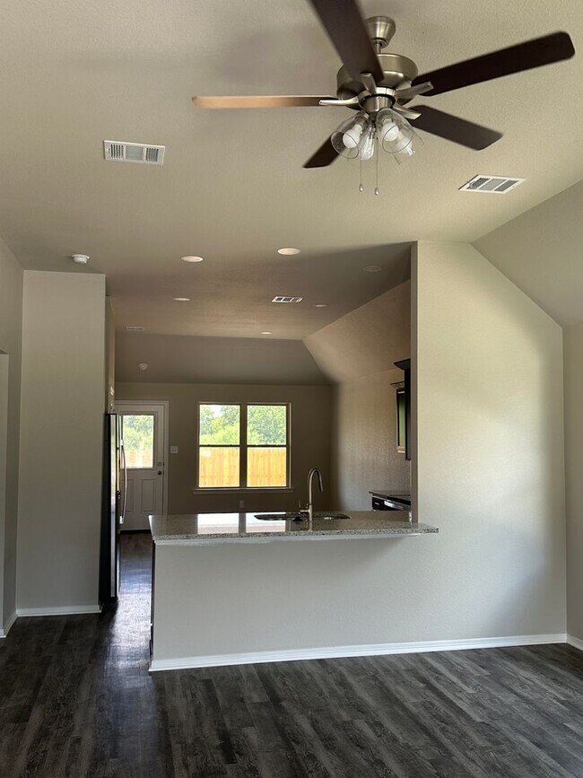 Foto del edificio - Bryan - 3 bedroom / 2 bath home in Bonham Trace neighborhood in North Bryan,