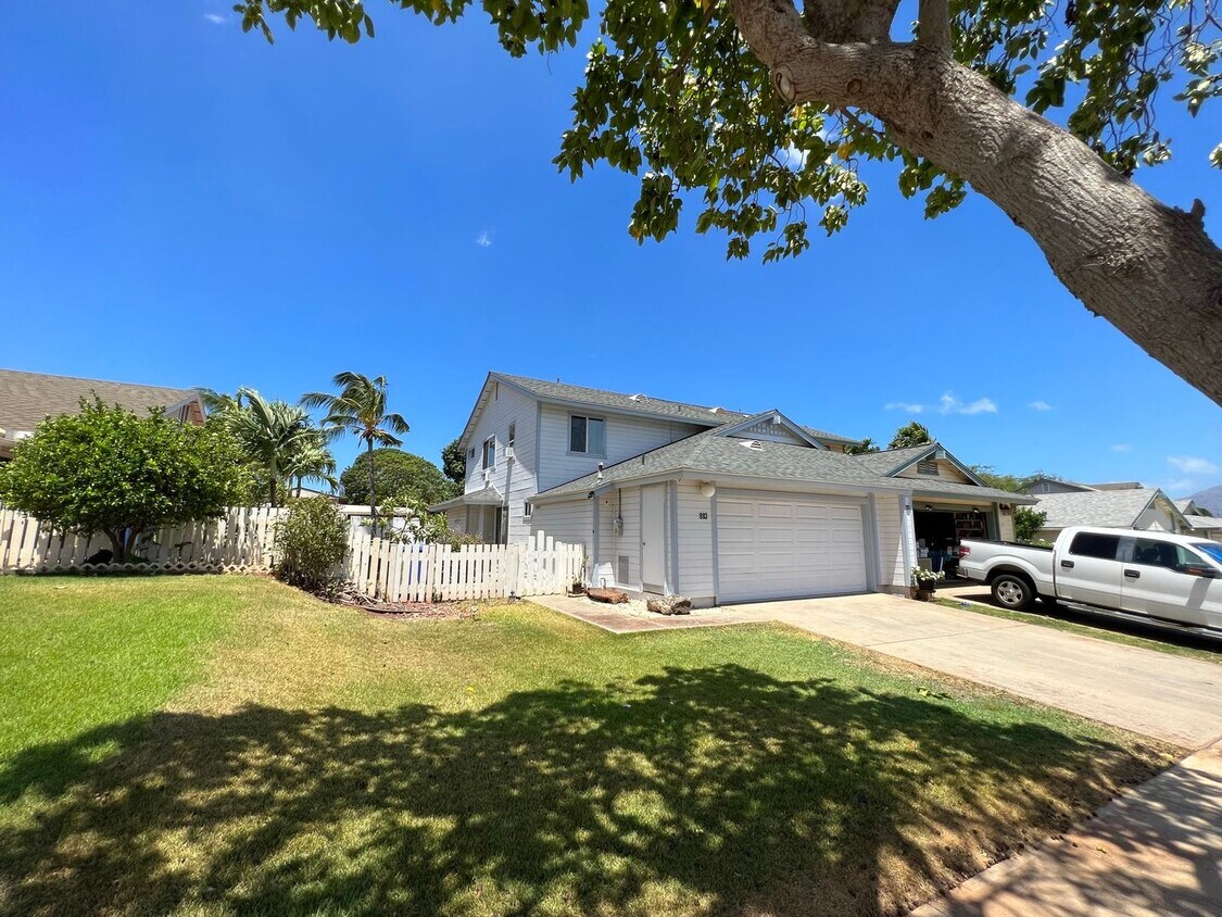 Foto principal - 4br/2.5ba in Maili w/enclosed yard & solar...