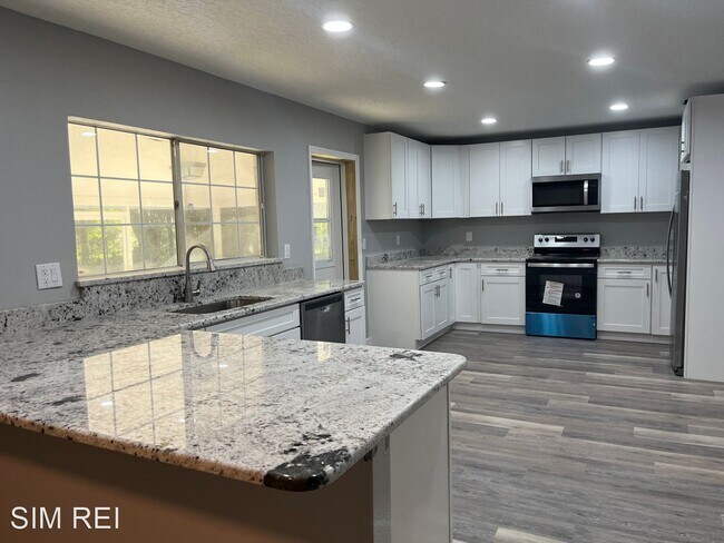 Building Photo - 5 br, 2 bath House - 4429 Lake Griffin Rd.