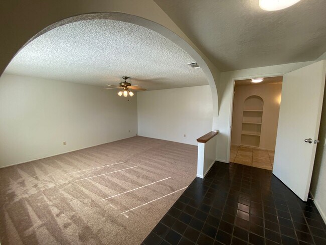 Building Photo - Spacious Home in a Court
