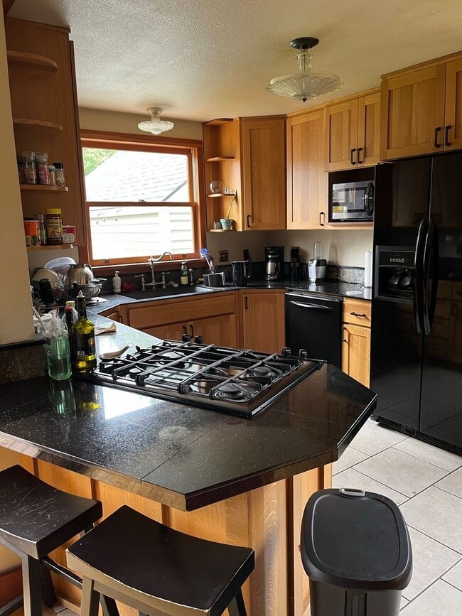 Building Photo - 3-Bedroom Home in SE Portland!