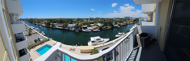 Foto del edificio - 2000 NE 135th St