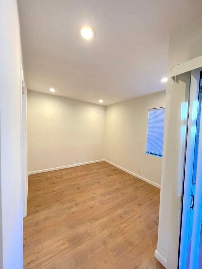 Foto del edificio - 1148 N Formosa Ave