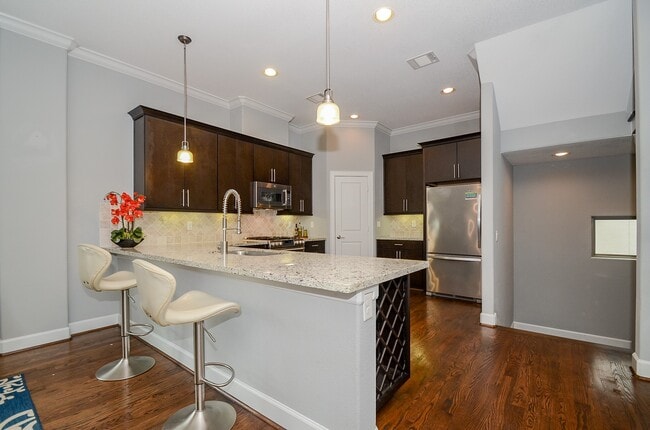 Foto del edificio - 2211 Hutchins St