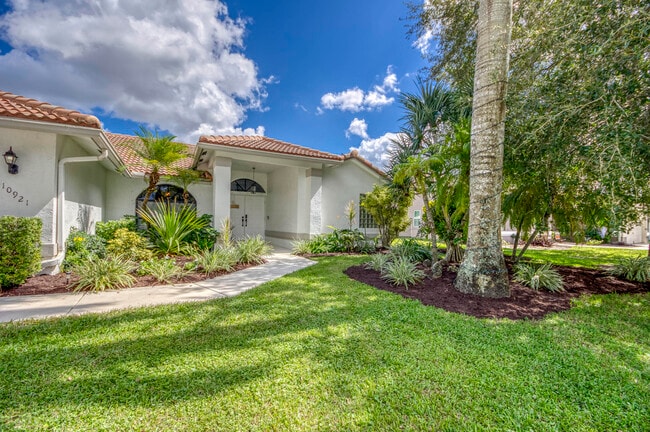 Building Photo - 10921 Paso Fino Dr