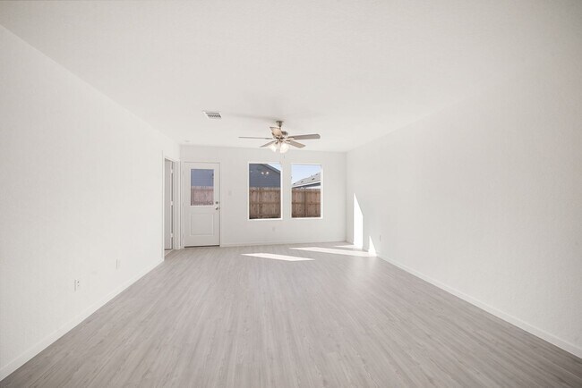 Foto del edificio - 2436 Creek Rd