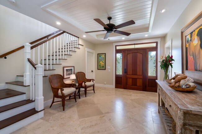 Foto del edificio - Stunning Fully-Furnished 3 Bedroom, 3.5 Bath Home With Pool and Spa on Quiet Beachside Lane Near ...