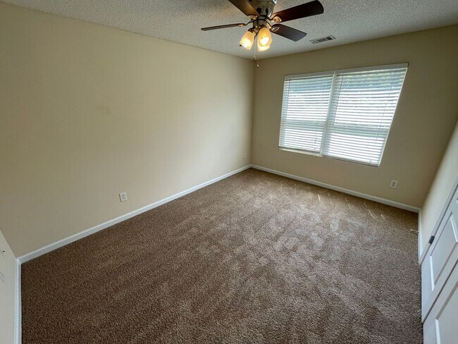 Foto del edificio - BRIDGEWATER HOME! PRE-LEASING FOR AUGUST 1 2026! 1/2 Off Deposit!