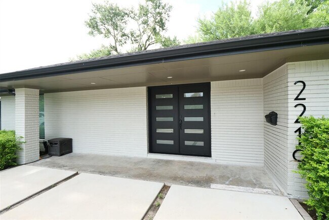Foto del edificio - 2219 Chantilly Ln
