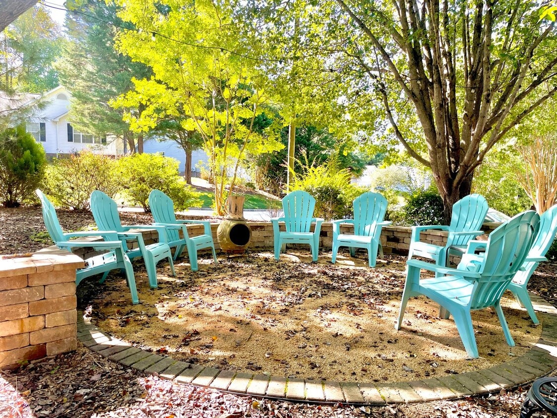 Patio - 107 W Acres Cres