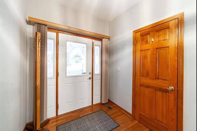 Foto del edificio - 4405 Fall River Dr