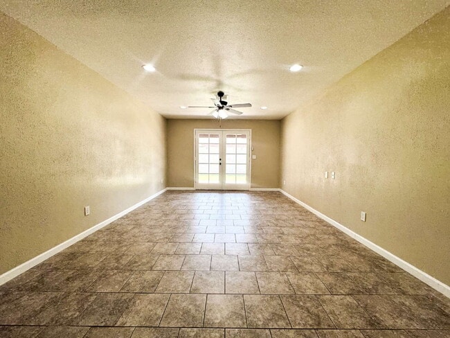 Foto del edificio - "Newly Updated 3-Bedroom Duplex with 2 Ful...