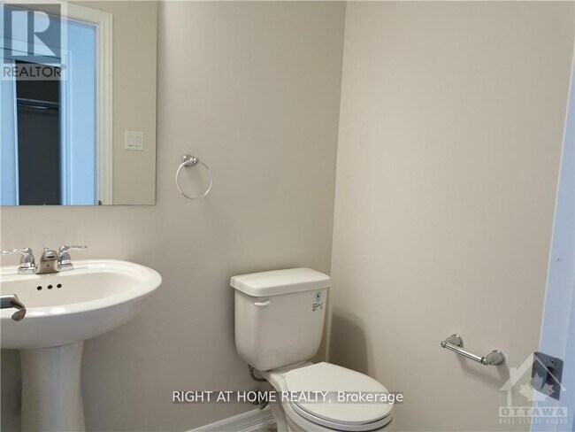 Photo du bâtiment - 1414 Hemlock Rd