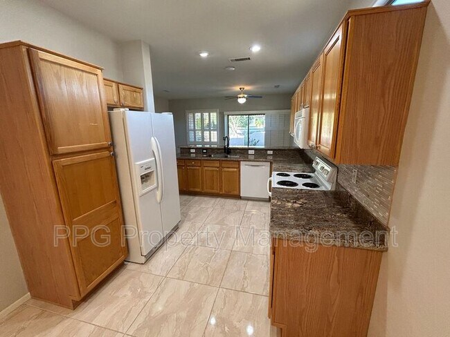 Building Photo - 18678 N Granite Ct