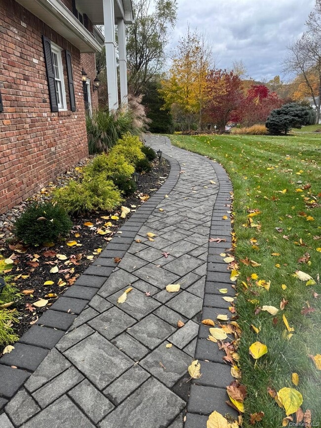 Foto del edificio - 24 Beaumont Dr