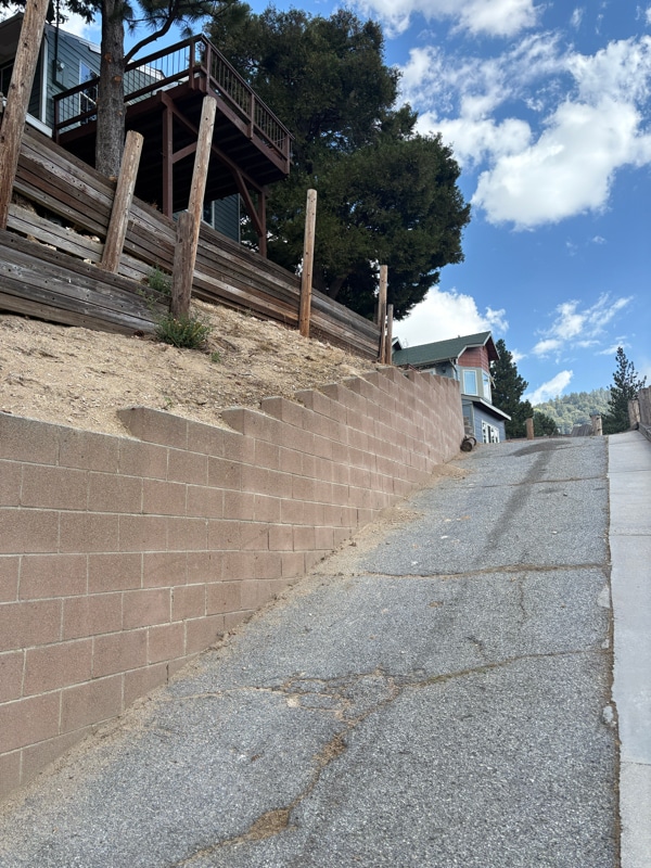 Building Photo - 497 Delle Dr