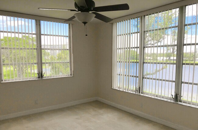 Foto del edificio - 3150 N Course Ln