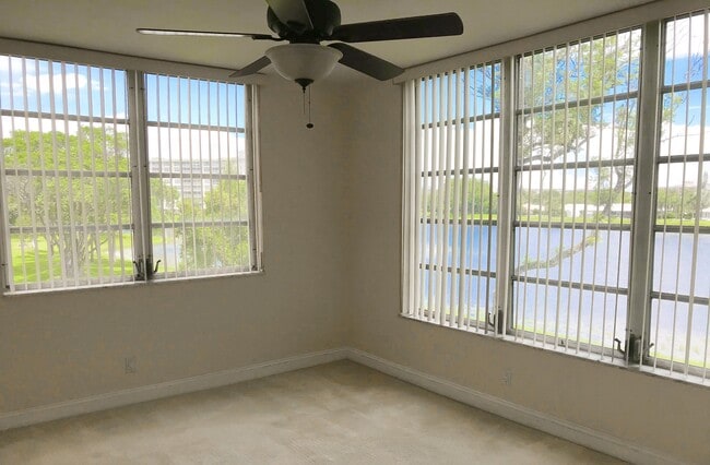 Building Photo - 3150 N Course Ln