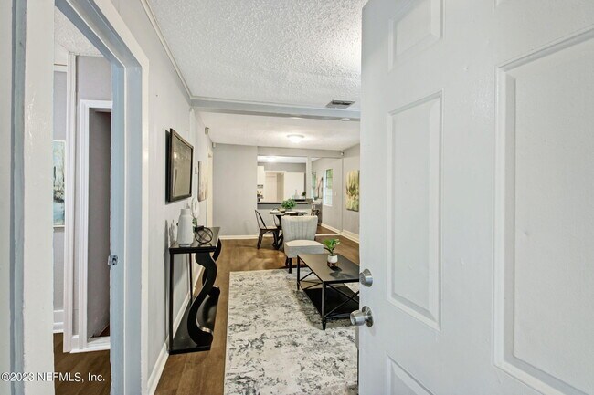 Foto del edificio - 3236 Gilmore St