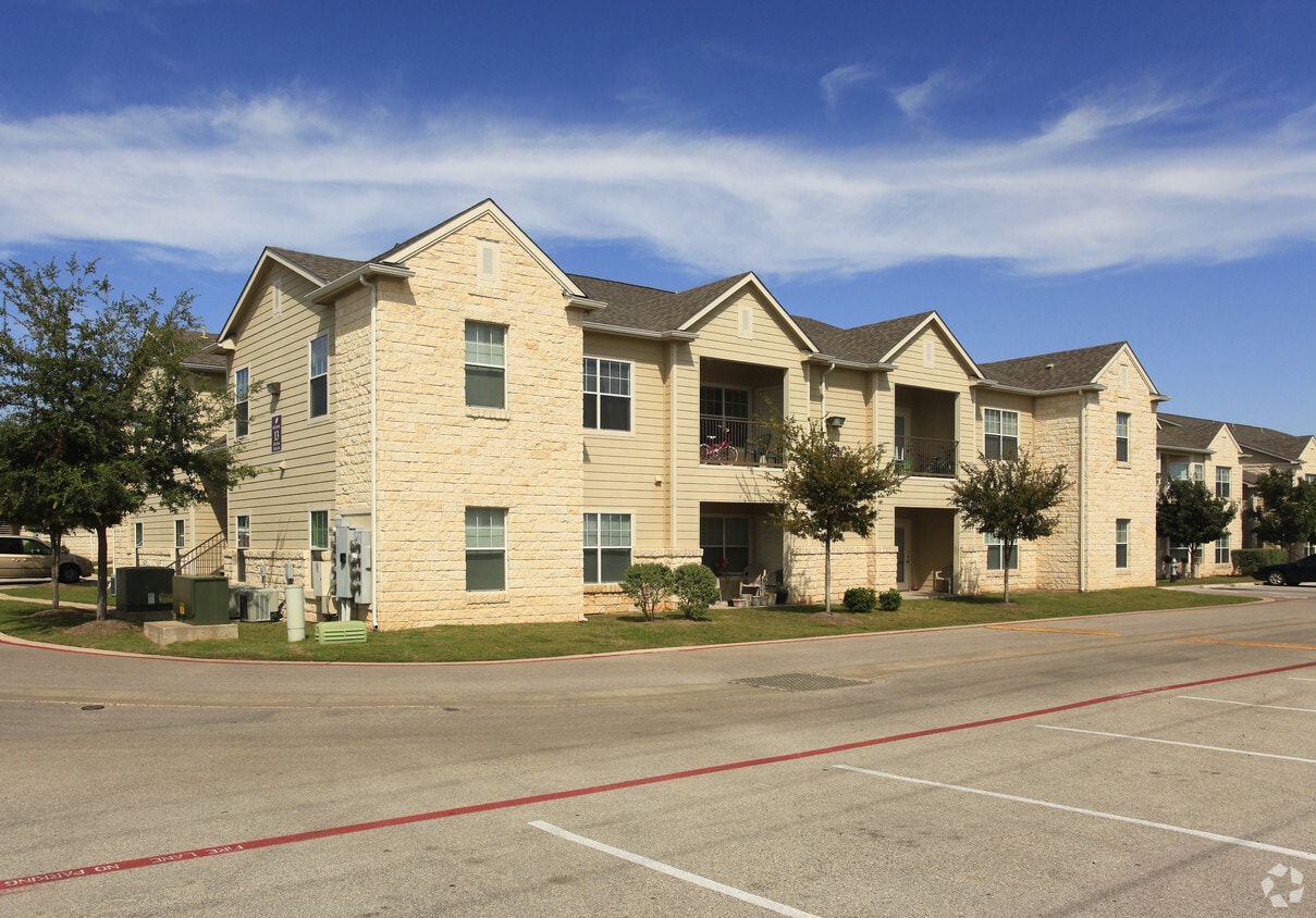 Building Photo - Crystal Falls Crossing