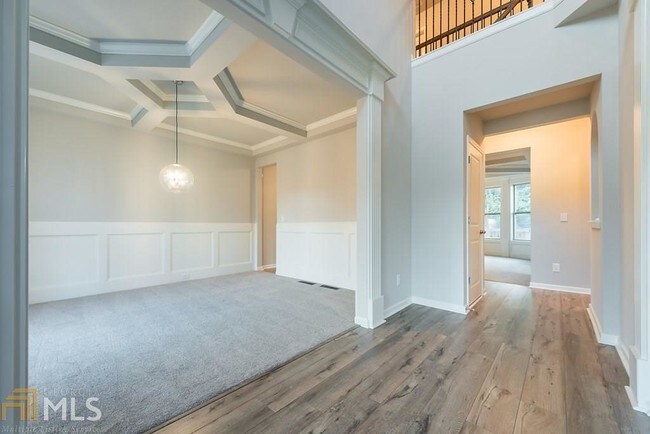 Building Photo - 4570 Sierra Creek Dr NE