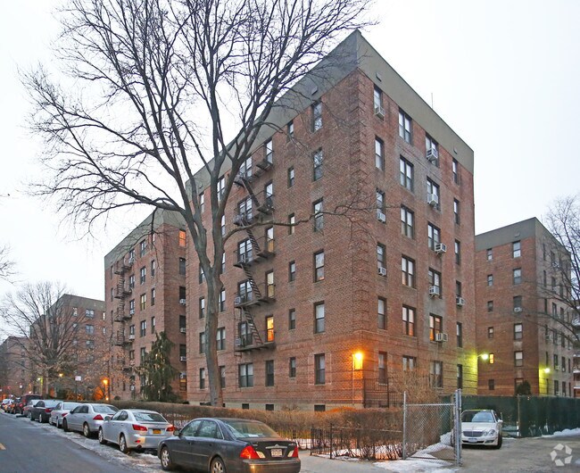 Foto principal - 2620 E 13th St